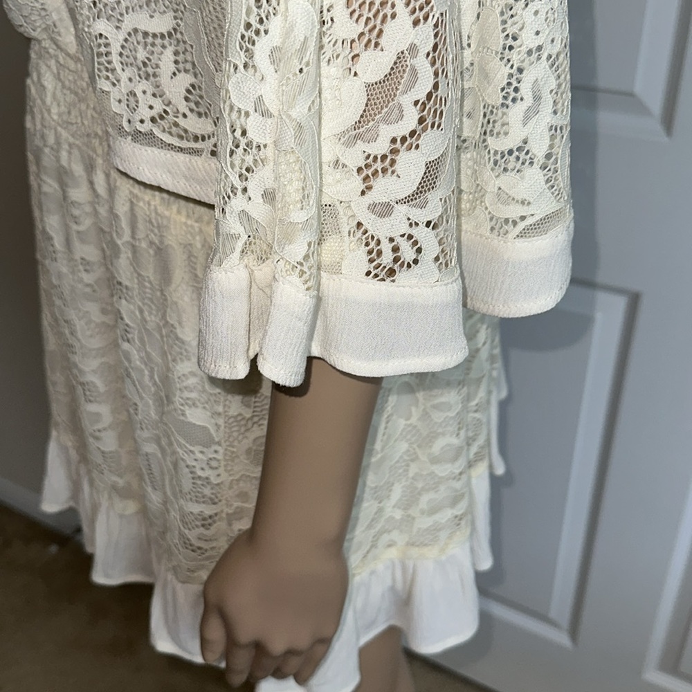 NWT TORRID Cream Lace V-Neck Romper Size 2. - Picture 5 of 16